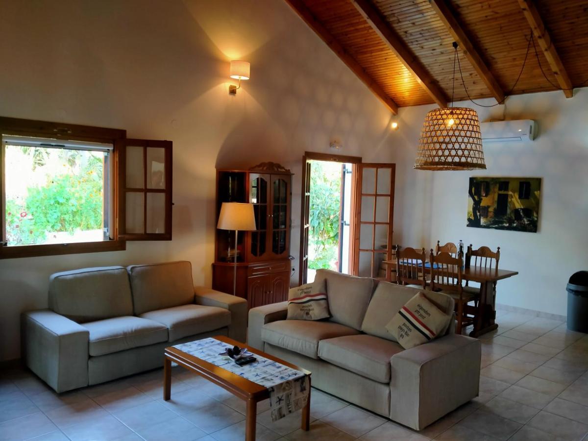 Bungalow Gialova Luaran gambar